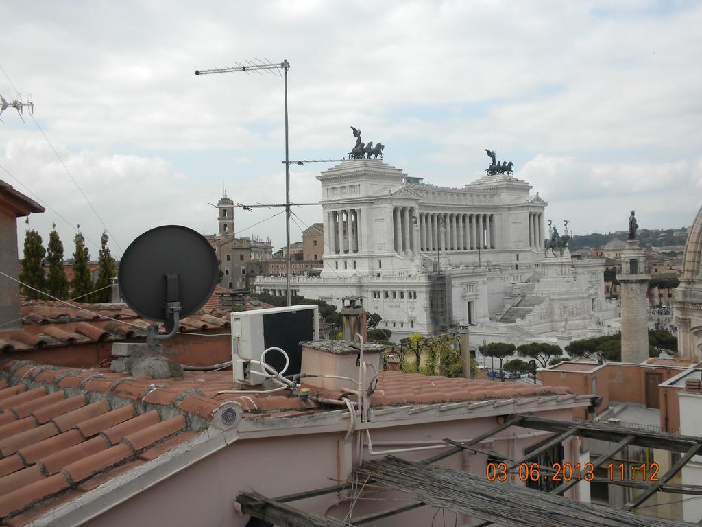 Bed and Breakfast Residenza Torre Colonna Рим Экстерьер фото
