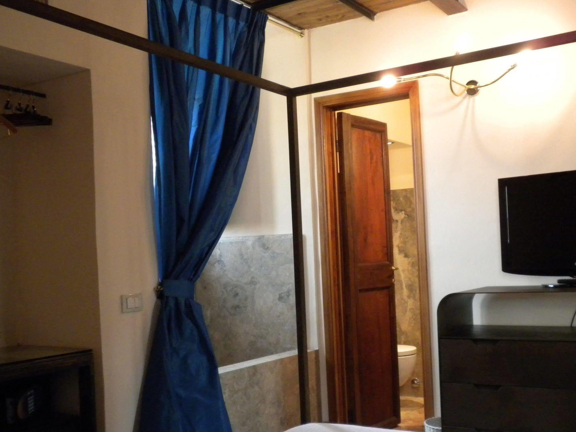 Bed and Breakfast Residenza Torre Colonna Рим Экстерьер фото