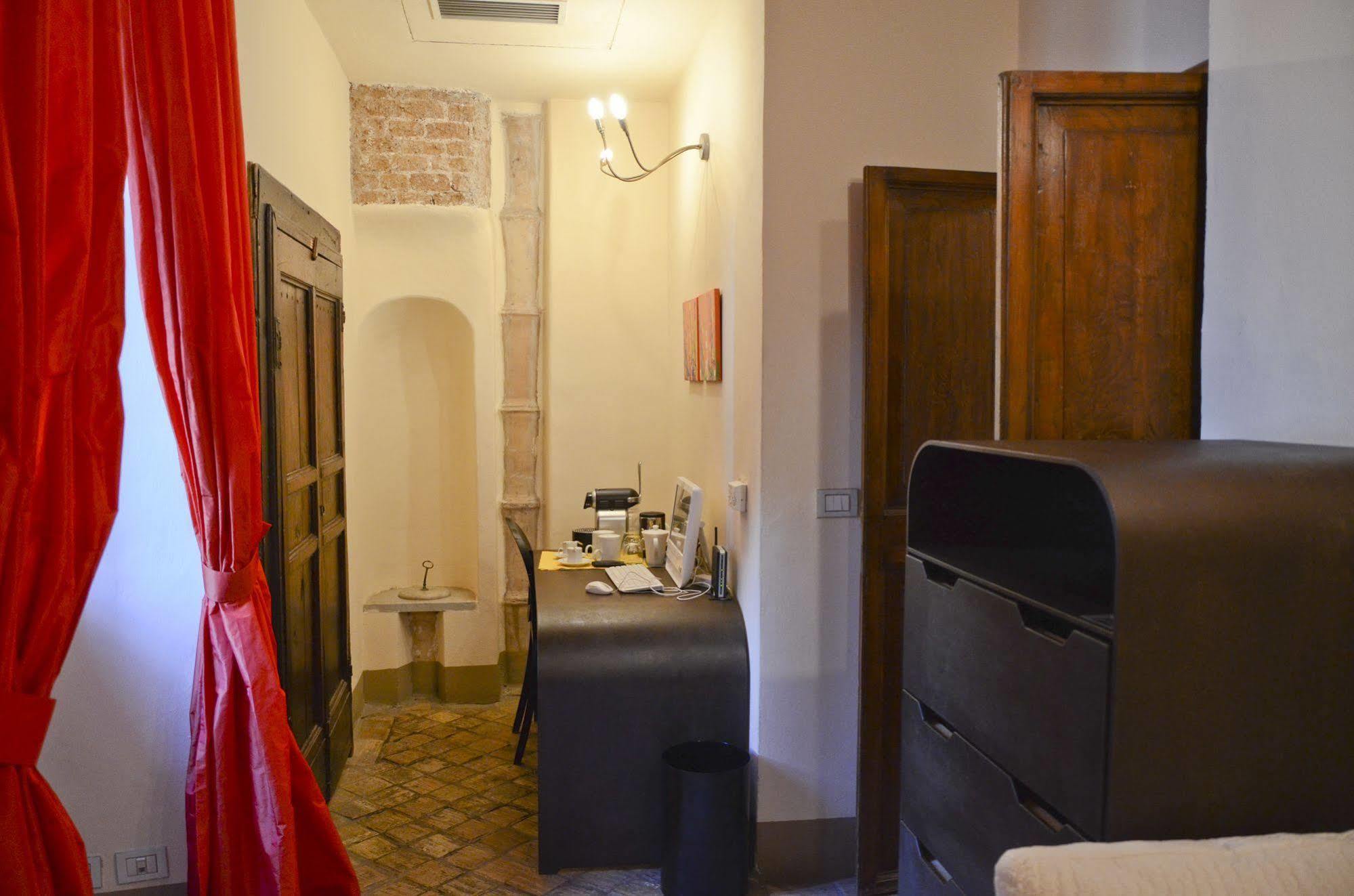 Bed and Breakfast Residenza Torre Colonna Рим Экстерьер фото